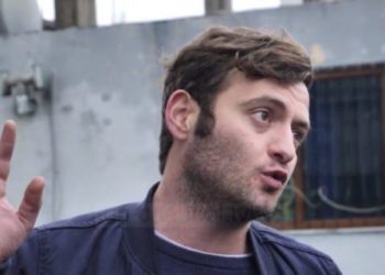 Ndërtuesi: S’kam unë faj që m’u shemb pallati, fajin e ka Zoti!