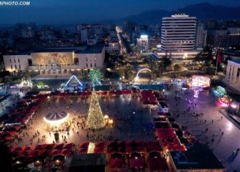 Viti i Ri/Zbukurim magjik i Tiranës për festat e fundvitit