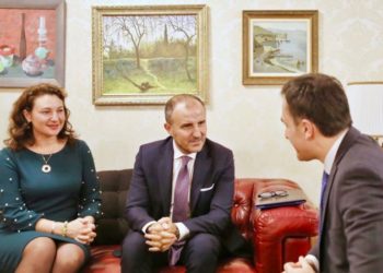 Ambasadorët e BE dhe SHBA i shkojnë në zyrë Kryeprokurorit të ri: Reforma në drejtësi, prioritet për Shqipërinë në rrugën drejt BE