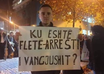 Rama i dërgoi ftesë, përgjigjet PD me një pankartë: Fati i tij është i lidhur me Vangjush Dakon