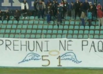 “Prehuni në paqe”, mesazhi prekës i tifozëve të Teutës për viktimat e tërmetit të 26 nëntorit