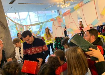 Dhurata për bashkëmoshatarët e prekur nga tërmeti në Durrës, Veliaj: “Jam krenar për fëmijët e Tiranës”