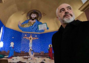 Rama publikon fotot nga Laçi: Sot, në kishën e Shën Mëhillit…