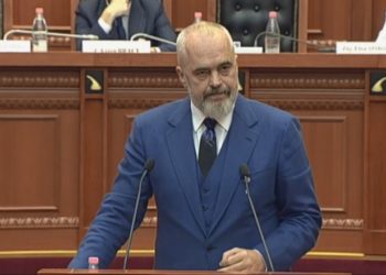 “Qeveria fsheh 100 të vdekur në morg”/ Rama: Ata që protestojnë para Kuvendit vranë një baba! s’po flas për nënën, vajzën dhe djalin tim
