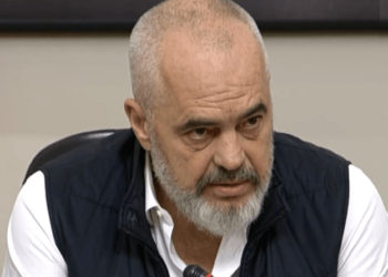 “Të gjitha shtëpitë do të rindërtohen ashtu siç kanë qenë”/ Rama: Nëse ka qenë me qerpiç, do ta rindërtojmë me qerpiç