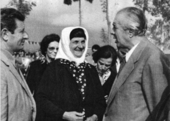 Enveri në Bahçallëk: Tërmeti preku 500 fshatra e disa qytete, shembi 17 mijë shtëpi, por nuk lëkundi shqiptarin