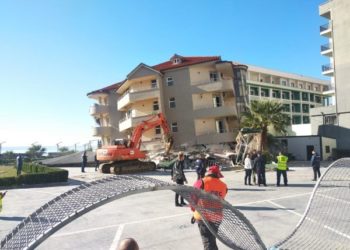 Tërmeti i 26 nëntorit/ Po shembet hoteli “Vila Verde” në Durrës