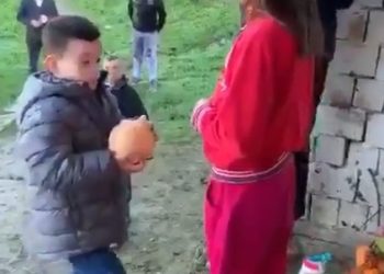 Vogëlushi dhuron kursimet e veta për të prekurit nga tërmeti, Veliaj: Ça engjelli i bukur (Video)