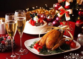 Jo vetëm gatime të shijshme, por edhe ngjyra. Disa truke të thjeshta për të zbukuruar tryezën e festave