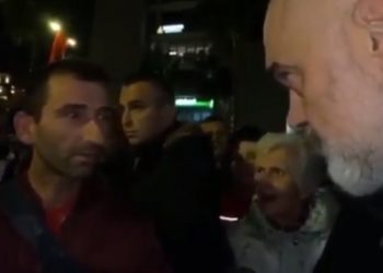 “Më kanë marrë gruan pa më pyetur mua”, kush është burri që i kërkoi ndihmë Ramës (Video)