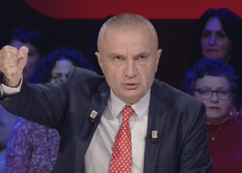 Meta, me sytë nga populli: Çohuni në këmbë, se me shpresa do prisni edhe 2000 vjet