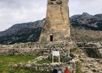 Ministria e Kulturës vendos tabela sinjalizuese në Kalanë e Krujës pas tërmetit
