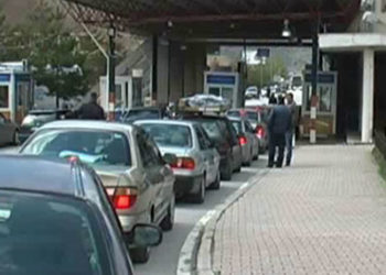 Fluks në Kapshticë/ Festat rikthejnë emigrantët në Shqipëri, mbi 8 mijë persona kanë hyrë brenda 24 orëve