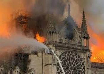 Mesha e Krishtlindjeve këtë vit nuk do të mbahet në Notre Dame, hera e parë pas 216 vitesh