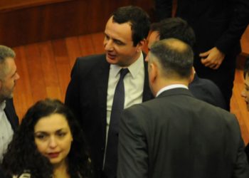 Kurti nuk shkoi në takim me Thaçin, “Zëri i Amerikës”: Thellohen paqartësitë rreth formimit të qeverisë së re të Kosovës