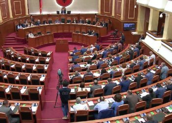 Miratohet me shumicë votash paketa “Anti-shpifje”, përfshihen edhe amendimet e Ballës