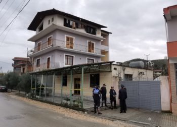 E rëndë në Lushnje/ Gjendet i vrarë me armë pronari i një lokali