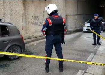 Policia zbardh ngjarjen/ I vuri flakën makinës së nënës, arrestohet 23-vjeçari, djali i pronares