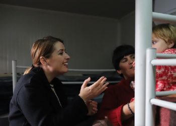 “Amelia ka sot ka një strehë ku të qëndrojë”, Manastirliu: Familjet në kampin e emergjencës po sistemohen