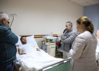 Manastirliu viziton të lënduarit nga tërmeti në spitalin e Traumës: Kanë dhimbje të madhe në shpirt