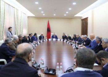 Edhe Meta thërret ekspertët në takim: Koha të dëgjojmë këshillat e tyre shkencore