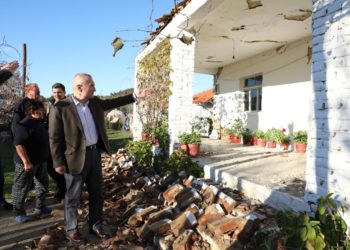 “Të bëjmë gjithçka për të kaluar këto momente emergjente”, Meta me banorët në Shkafanë të Durrësit