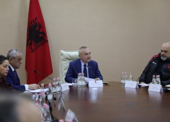 FOTO/ Tërmeti, Meta mbledh Këshillin e Sigurisë Kombëtare, Rama në krah të Presidentit