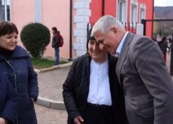 Bashkia e Mirditës firmos vendimin për pagesën e qirave për të prekurit nga tërmeti