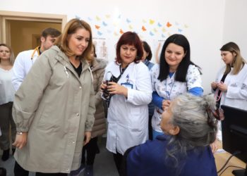 Manastirliu në Qendrën Sociale “Gonxhe Bojaxhi”: Vaksinim për çdo qytetar të rrezikuar nga gripi në pikat e emergjencës