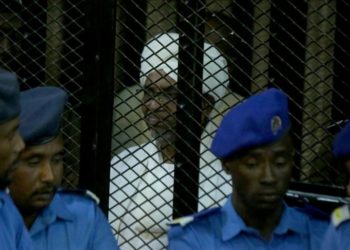 Miliona euro, paund dhe dollarë; dënohet me burg ish-presidenti që sundoi për 30 vite