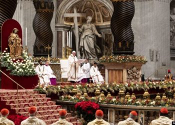 “Zoti i do edhe më të këqijtë prej nesh”, mesazhi i Papa Françeskut në meshën e Krishtlindjes