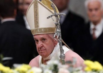 Ngacmimet seksuale, Papa Françesku heq sekretin në rastet e pedofilisë në Kishë