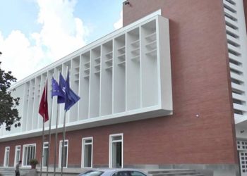PD akuza qeverisë: Militantët e PS po zhvasin bonuset e qirasë