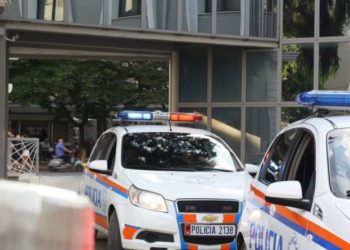 U kapën me doza heroine e fishekë luftarakë, policia nxjerr detaje nga arrestimi i dy të rinjve në Tiranë