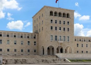 Studentët e Politeknikut kthehen në auditorë pas tërmetit, orët e humbura do zëvendësohen në fundjavë