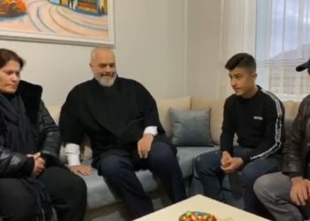 Humbën djalin nga tërmeti i 26 nëntorit, Rama ngushëllon familjen Preçi: Të gjithë atje do të shkojmë një ditë