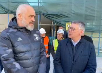 Nis riparimi i një pallati pas dëmtimeve nga tërmeti në Durrës, Rama inspekton punimet