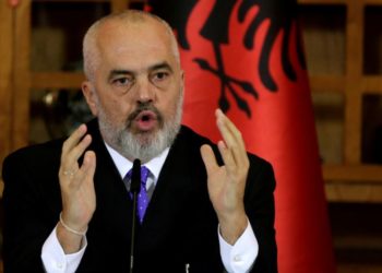 Zëri i Amerikës: Gjykata dënon me gjobë ish-kryeministrin Berisha pas padisë së kreut të qeverisë Edi Rama