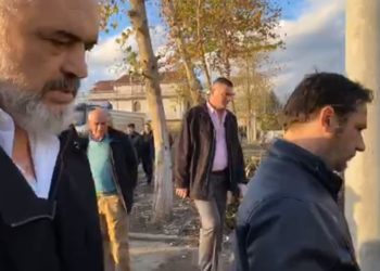 VIDEO/ “Brenda pranverës së ardhshme do keni shtëpitë gati”, Rama rikthehet në Thumanë: S’do ndërtohet në zonën ku janë shembur