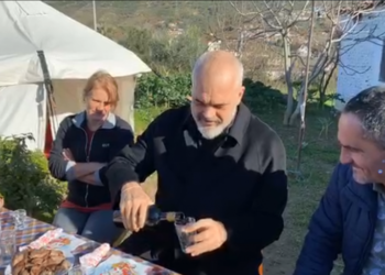 Rama viziton për Krishtlindje familjen e prekur nga tërmeti dhe premton: Festat e vitit tjetër ju gjejnë në banesë të re