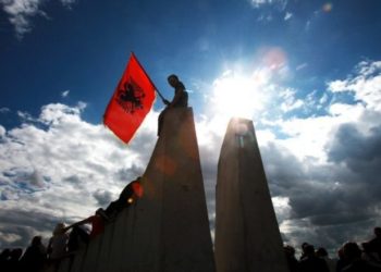 Më shumë të drejta për shqiptarët, Mali i Zi miraton ligjin për flamurin dhe simbolet kombëtare