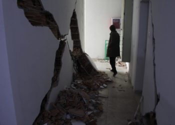 Frikë nga arrestimi? Pronarët e bizneseve dhe ndërtuesit nisin riparimet në Durrës