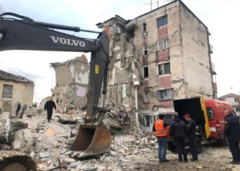 “Priste rrogën që të festonte ditëlindjen e të ëmës”, rrëfimi prekës i të atit emigrant të Kristjan Preçit