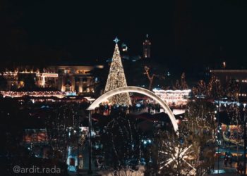 Nga spektakli i fishekzjarreve, te koncerti LIVE / Si do të pritet Viti i Ri në sheshin “Skënderbej”