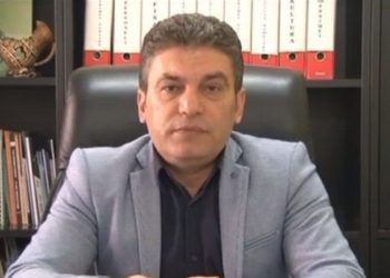 Granatë në zyrën e kryetarit të bashkisë Lushnjë, plagoset Fatos Tushe dhe sekretarja