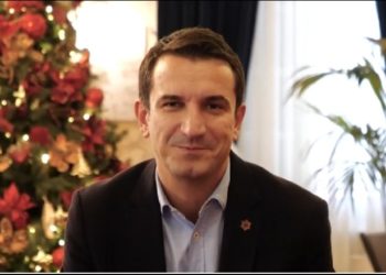 VIDEO/ “Kjo është Tirana, familja jonë e madhe”, Veliaj mesazh për festat: 2020 do të jetë një vit i mbarë dhe i paharruar