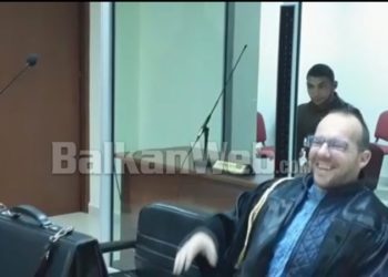 Krimi i Korçës/ Detajet makabre në gjyq: “Tentoi të heqë bluzën kur digjej, në dorë mbante një fije floku”