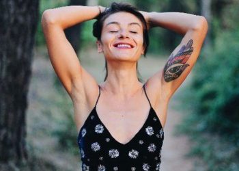 “Meshkujt shqiptarë s’dinë të bëjnë seks”, pas deklaratës së bujshme gazetarja tregon historinë e dhimbshme me ish-të dashurin e dhunshëm