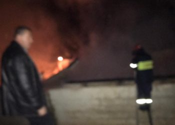 Zjarri u shkrumboi shtëpinë një ditë para vitit të ri, 8 anëtarë të familjes Meta në Burrel mbeten në qiell të hapur