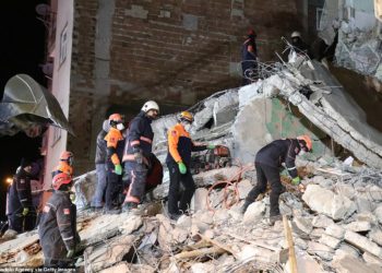 Pamje apokaliptike/ Ja pasojat e tërmetit tragjik, Deri tani 22 numri i viktimave. Kërkohet nën rrënoja për 30 të mbijetuar (FOTO)